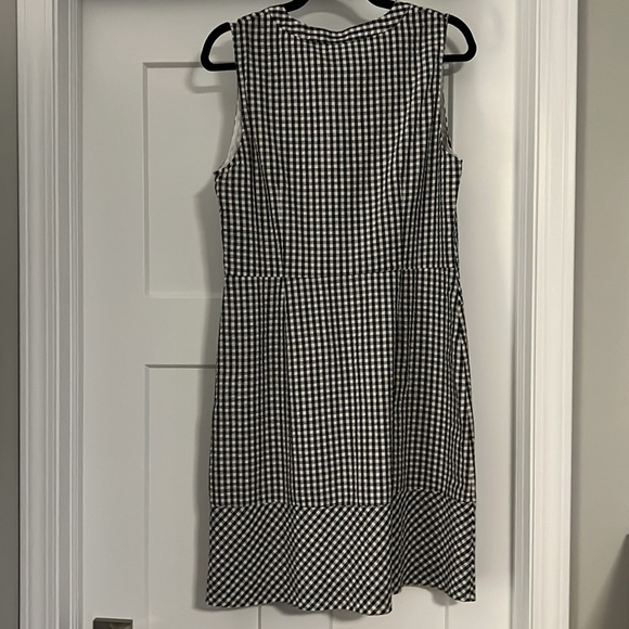 Vineyard Vines black and white check dress with tie in front. NWT Size 12 - Picture 3 of 8